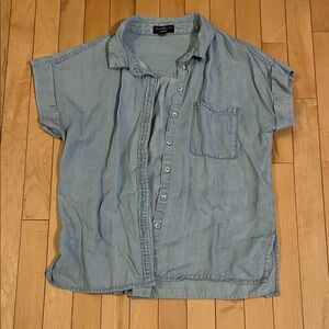 Velvet Heart Size Small Short Sleeve Light Blue Casual Button Down Shirt